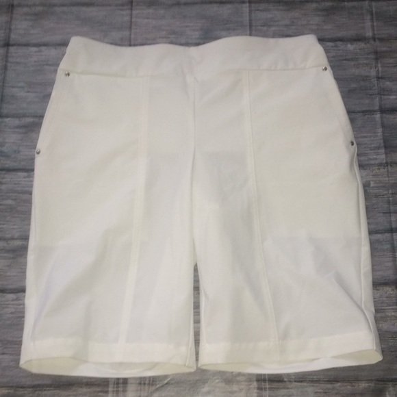 Zenergy by Chico’s White Pull On Shorts - Picture 2 of 9